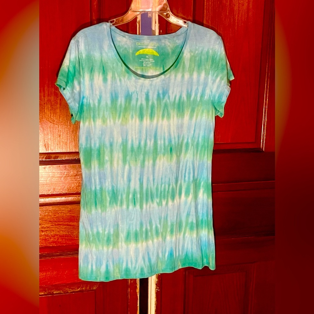 Earth Yoga Brand T-Shirt.  Size XL